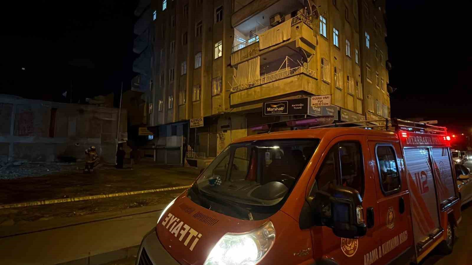 Diyarbakır’da kolonlarından ses gelen 8 katlı apartman tahliye edildi
