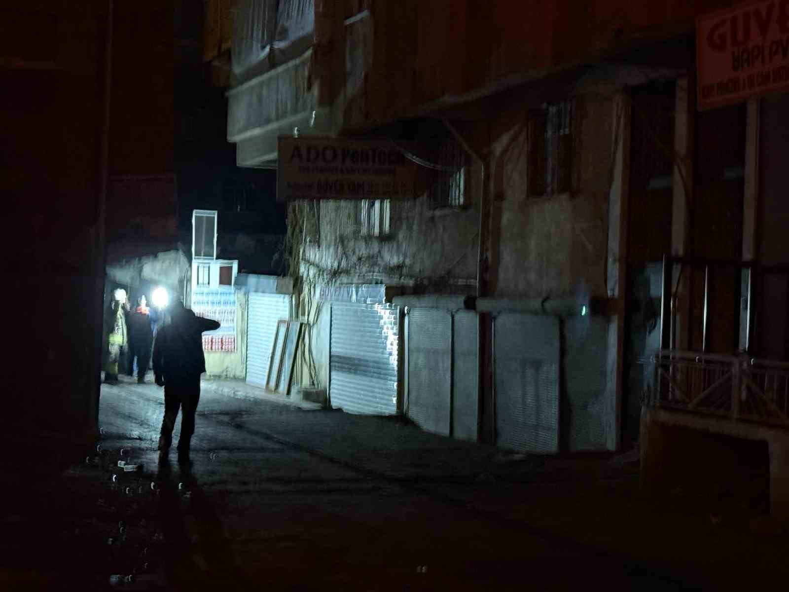 Diyarbakır’da kolonlarından ses gelen 8 katlı apartman tahliye edildi
