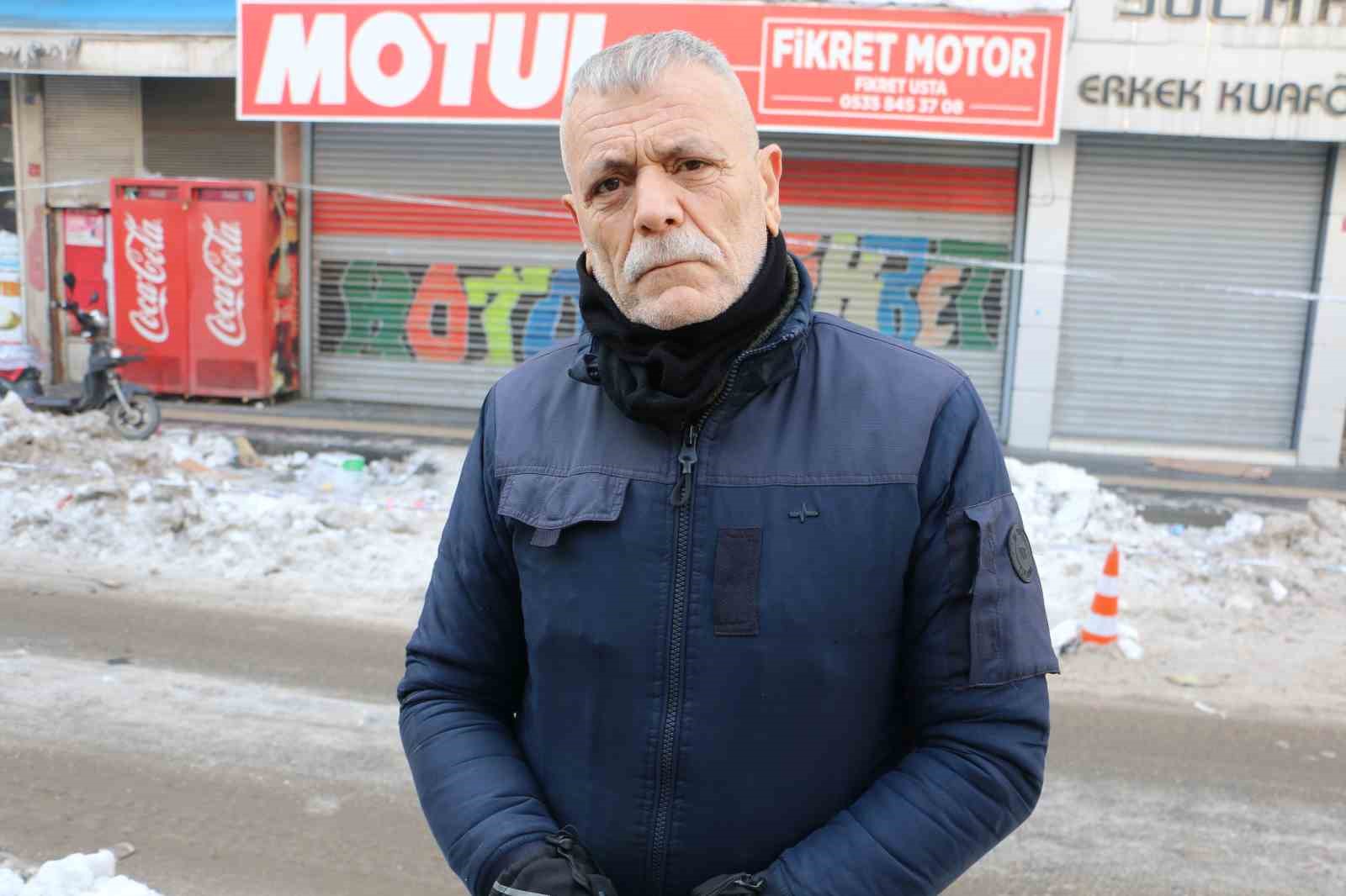 Diyarbakır’da kolonu çatlayan bina sakinleri hırsızlar için nöbet tutuyor
