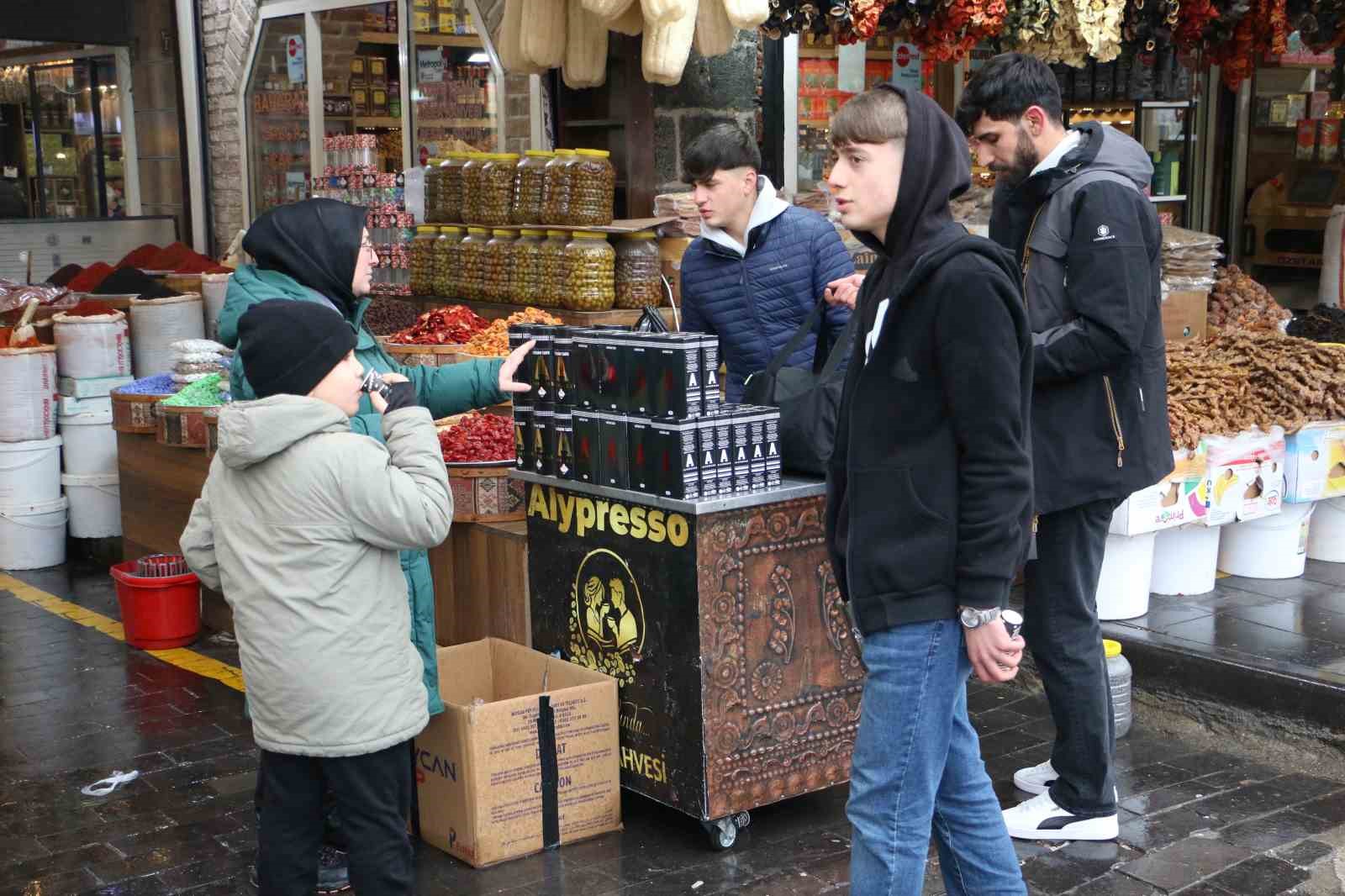 Diyarbakır’da ’Kürt kahvesine’ yoğun ilgi

