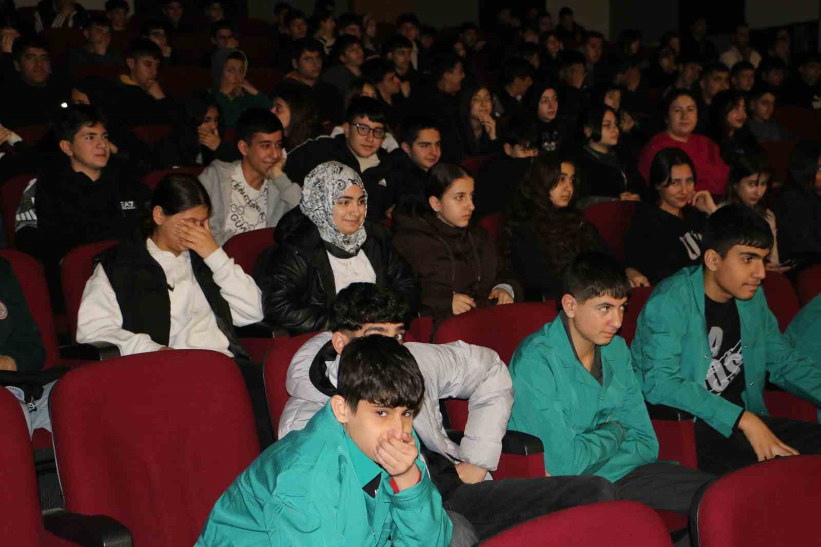 Diyarbakır’da mesleki ve teknik eğitimde girişimcilik semineri
Diyarbakır’da mesleki ve teknik eğitimde girişimcilik semineri