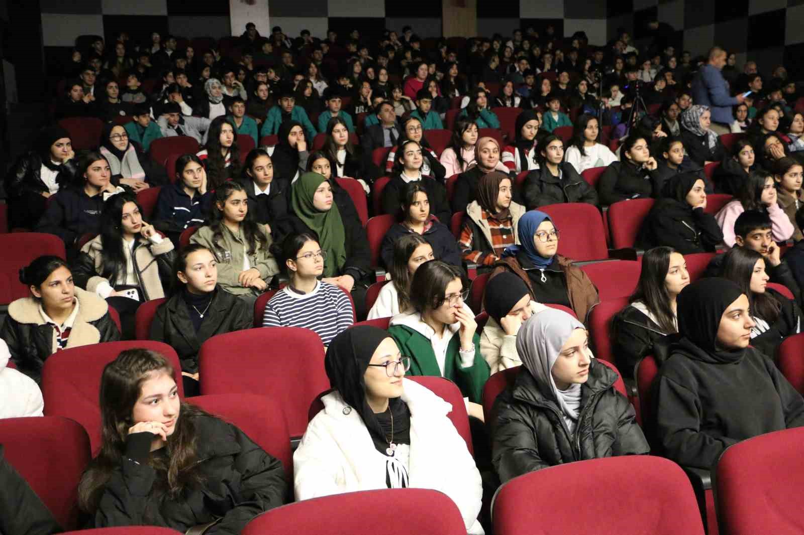 Diyarbakır’da mesleki ve teknik eğitimde girişimcilik semineri
Diyarbakır’da mesleki ve teknik eğitimde girişimcilik semineri