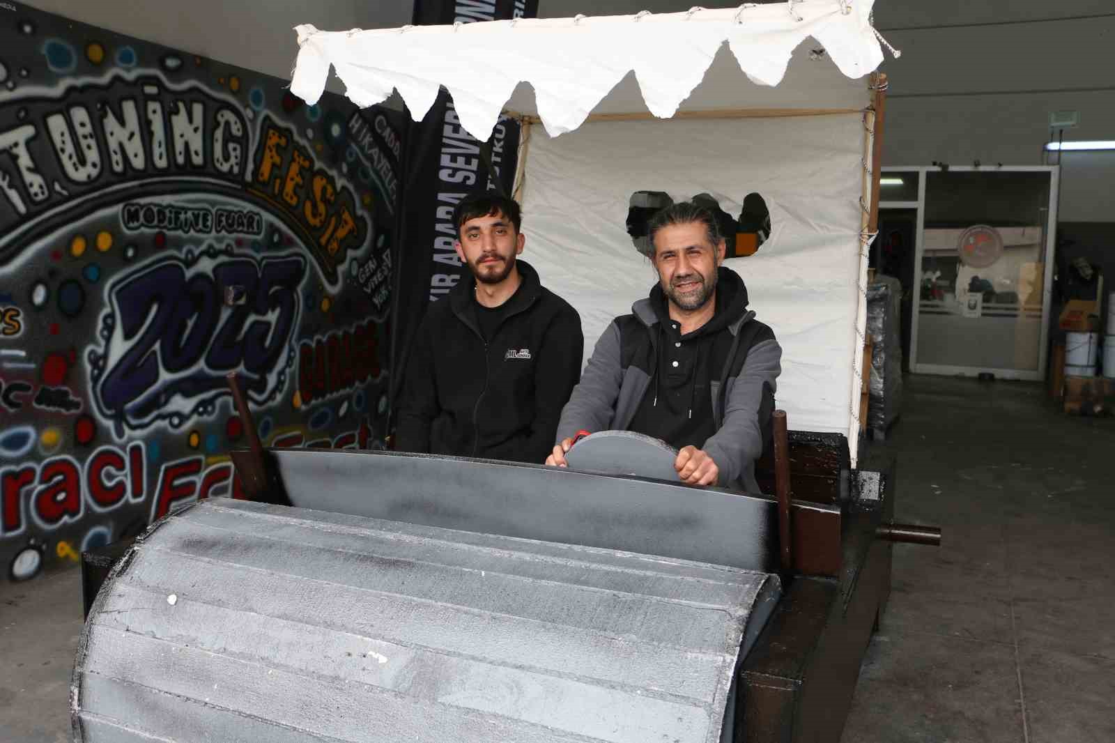 Diyarbakır’da modifiye tutkunlarının "Taş Devri" aracına yoğun ilgi
Diyarbakır’da modifiye tutkunlarının "Taş Devri" aracına yoğun ilgi