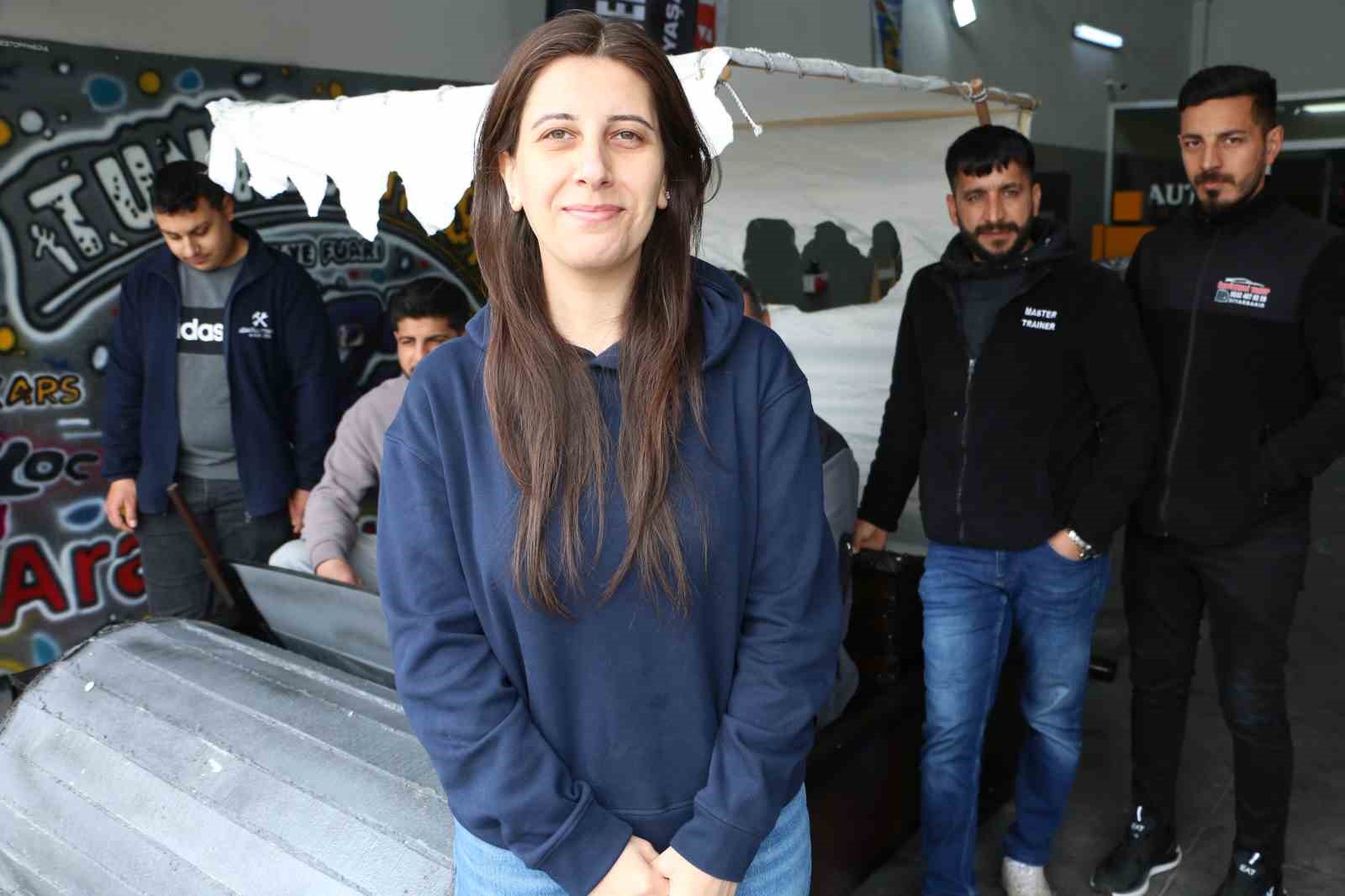 Diyarbakır’da modifiye tutkunlarının "Taş Devri" aracına yoğun ilgi
Diyarbakır’da modifiye tutkunlarının "Taş Devri" aracına yoğun ilgi