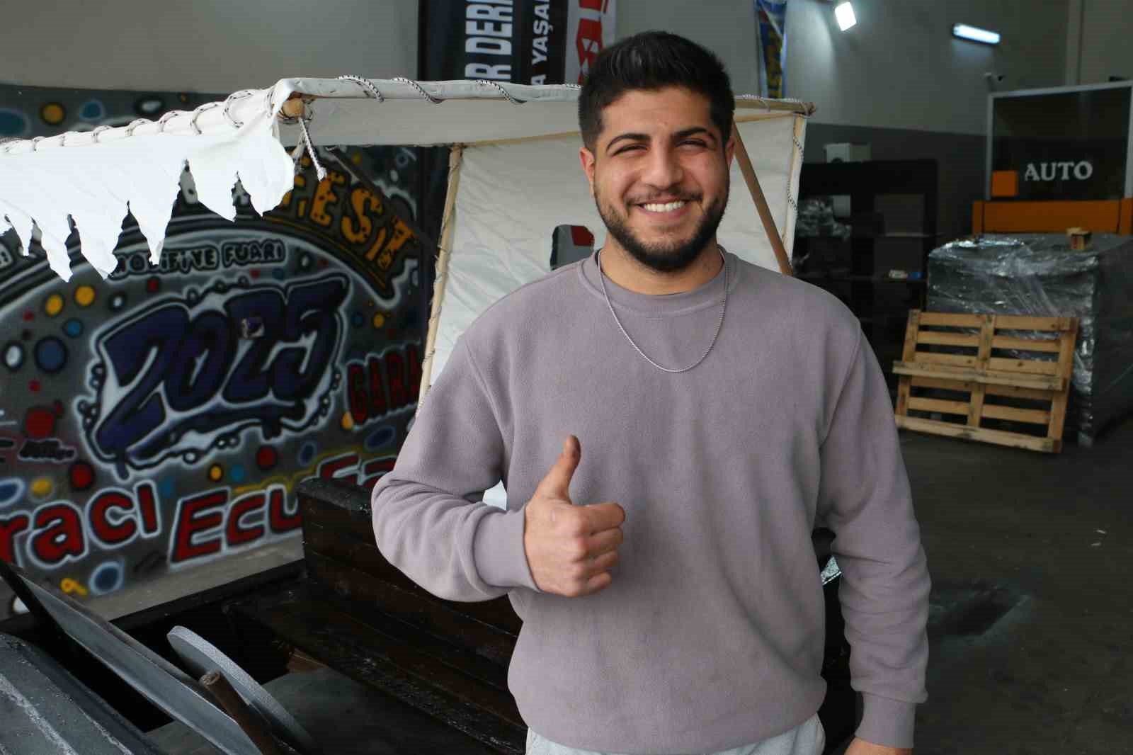 Diyarbakır’da modifiye tutkunlarının "Taş Devri" aracına yoğun ilgi
Diyarbakır’da modifiye tutkunlarının "Taş Devri" aracına yoğun ilgi