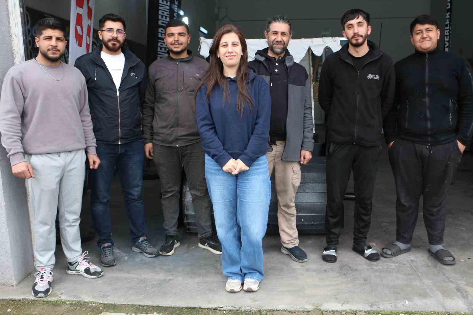 Diyarbakır’da modifiye tutkunlarının "Taş Devri" aracına yoğun ilgi
Diyarbakır’da modifiye tutkunlarının "Taş Devri" aracına yoğun ilgi