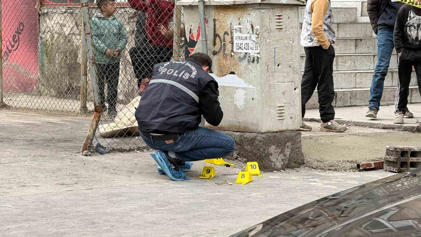 Diyarbakır’da müteahhit ile emlakçı arasında ’tadilat’ kavgası: 4 yaralı
