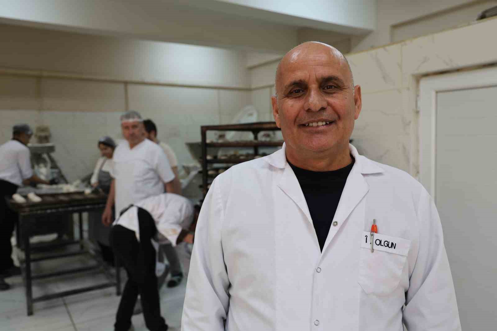 Diyarbakır’da öğrenci ve öğretmenlerin çıkardığı pideler ihtiyaç sahiplerine ulaştırılıyor
