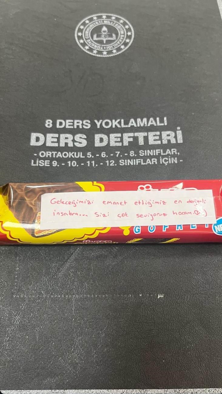 Diyarbakır’da öğrencilerden Türkiye’yi duygulandıran jest: "Elimizde silah değil çikolata var, içimizde kin değil sevgi var"
