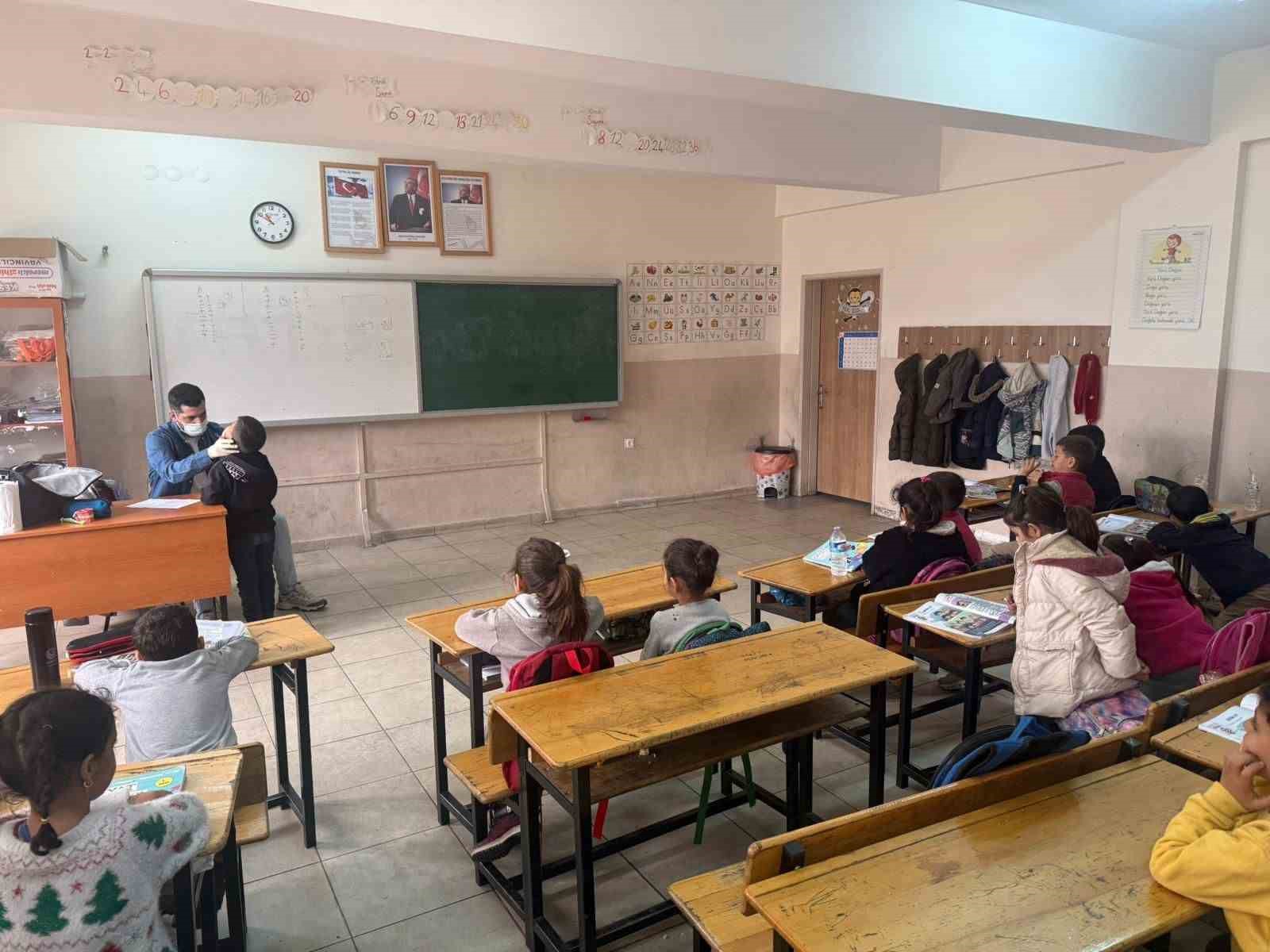 Diyarbakır’da öğrencilere ağız ve diş sağlığı taraması: 3 ayda 4 bin 456 öğrenciye ulaşıldı
