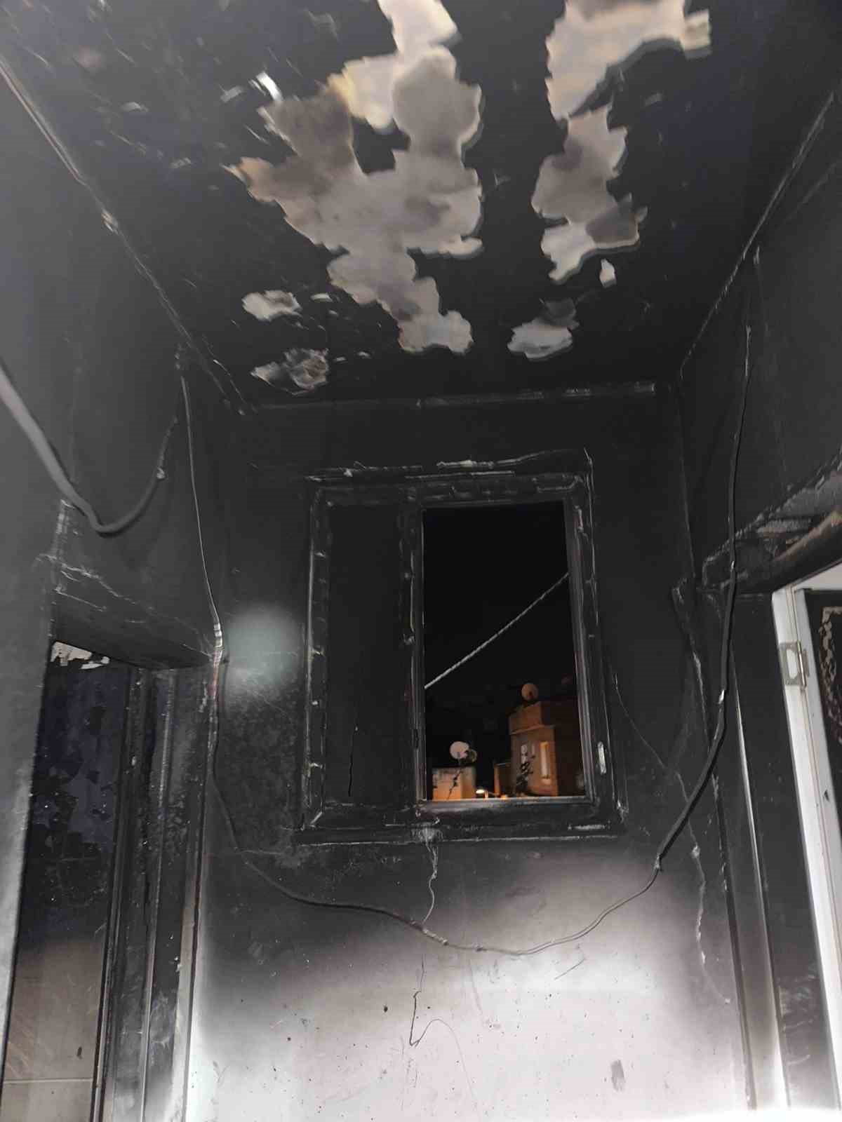 Diyarbakır’da otel odasında yangın: 3 kişi kurtarıldı
