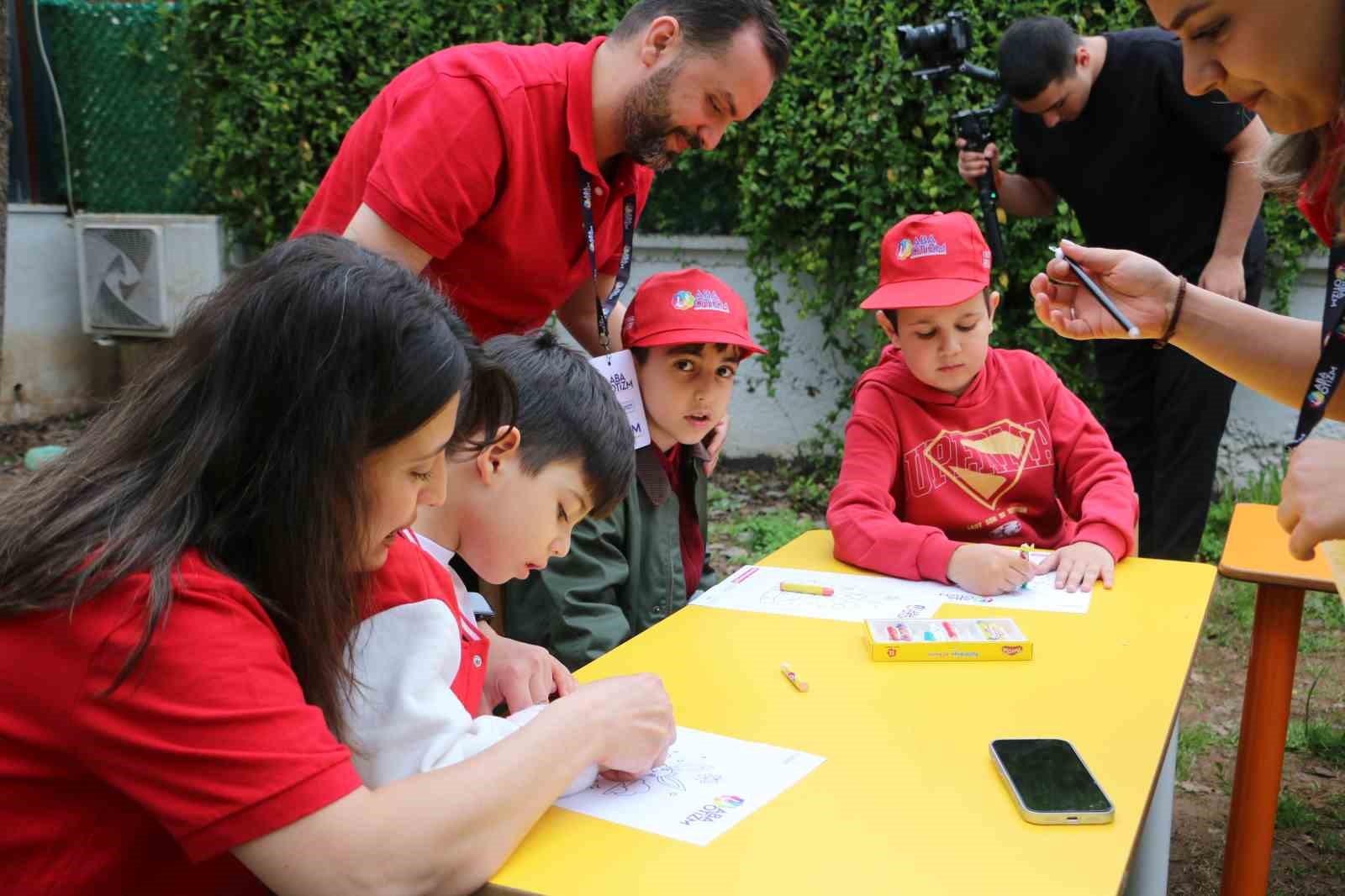 Diyarbakır’da otizm farkındalığı için renkli etkinlik
