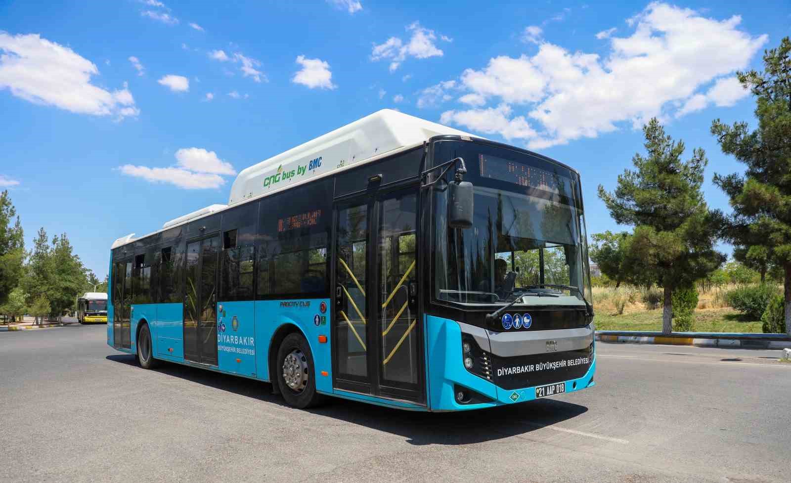 Diyarbakır’da otobüste unutulan çok sayıda altın sahibine teslim edildi
