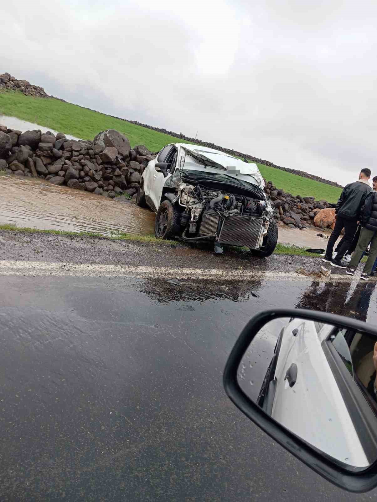 Diyarbakır’da otomobil takla attı: 2 yaralı
