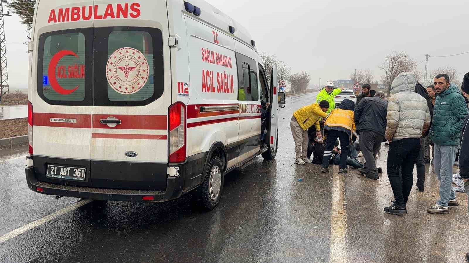 Diyarbakır’da otomobil yoldan çıktı: 2 yaralı
