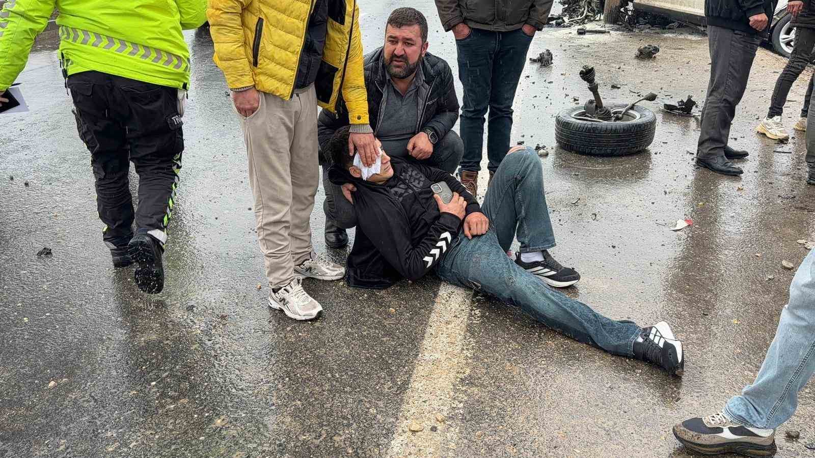 Diyarbakır’da otomobil yoldan çıktı: 2 yaralı
