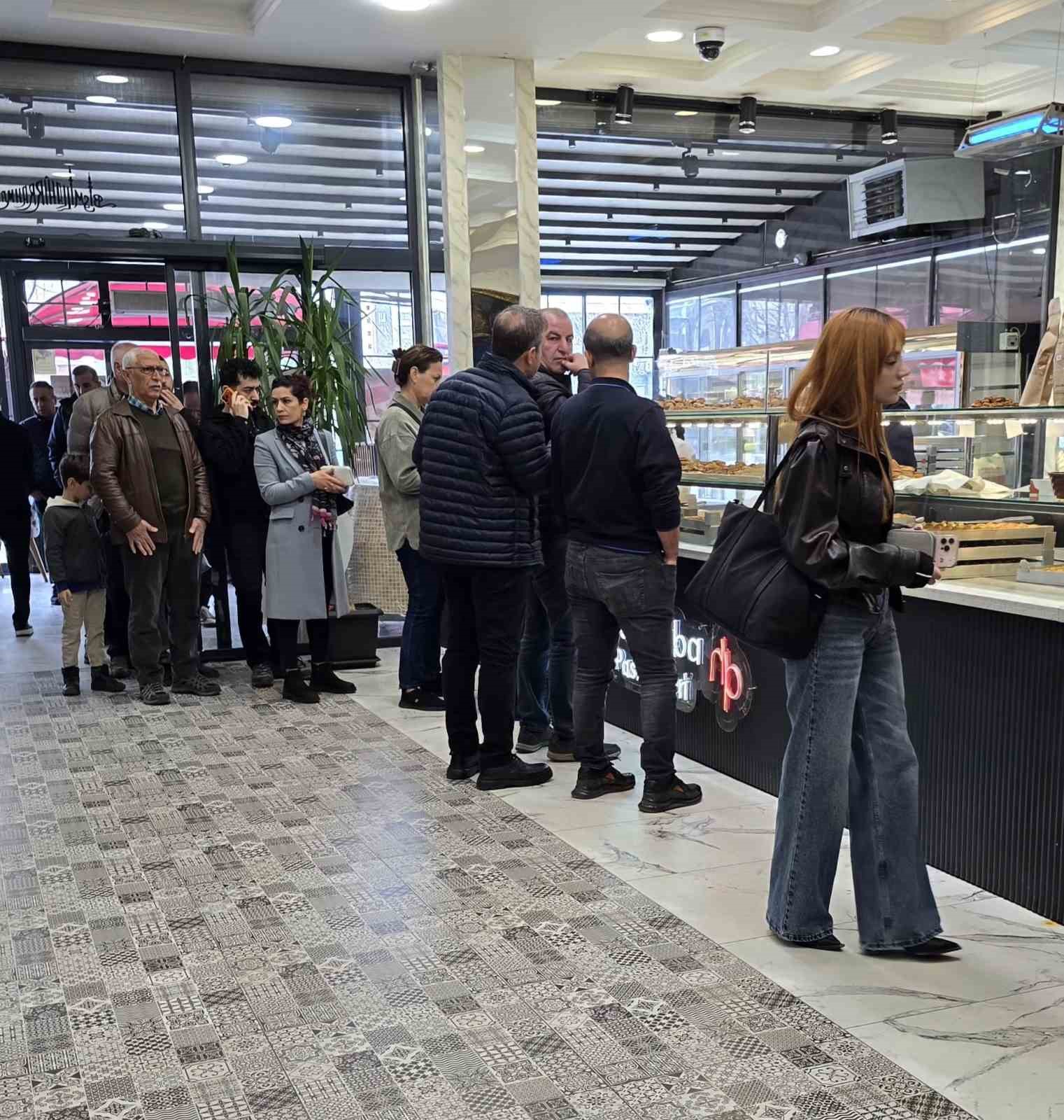 Diyarbakır’da pastanelerde bayram yoğunluğu
