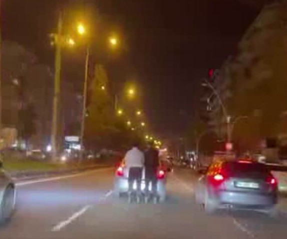 Diyarbakır’da patenli gençlerin tehlikeli yolculuğu
