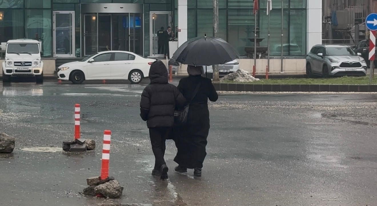Diyarbakır’da sağanak yağış hayatı olumsuz etkiledi
