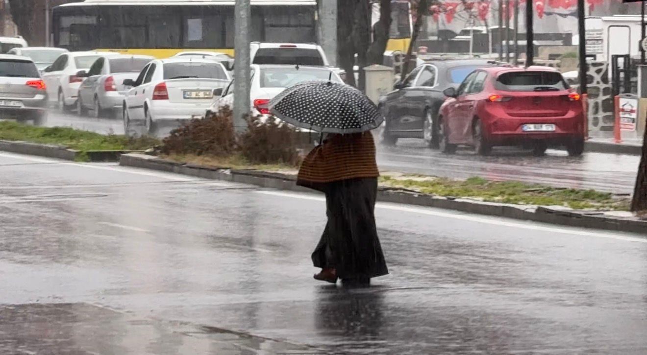 Diyarbakır’da sağanak yağış hayatı olumsuz etkiledi
