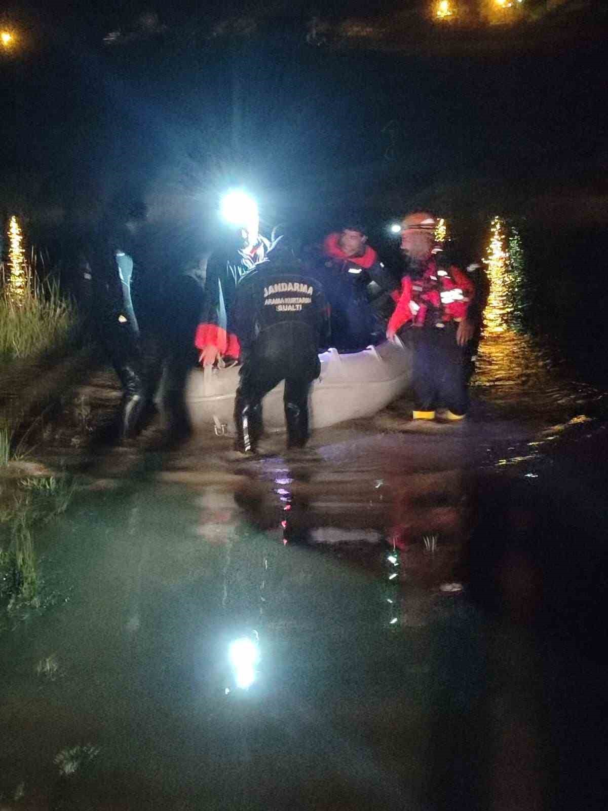 Diyarbakır’da selde mahsur malan çobanı AFAD ve JAK ekipleri kurtardı
