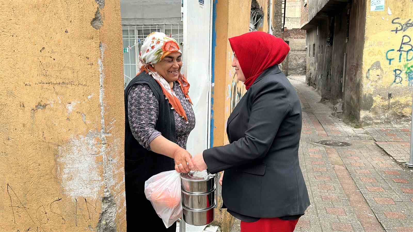 Diyarbakır’da sıcak yemek desteği ihtiyaç sahiplerine umut oluyor
