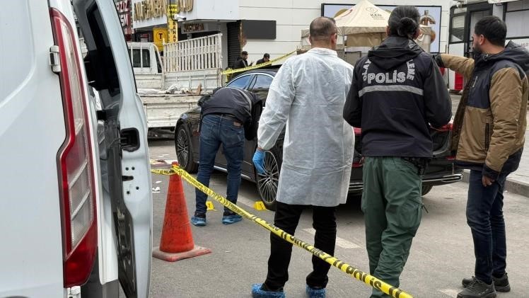 Diyarbakır’da ’tadilat’ nedeniyle çıkan silahlı kavga kameraya yansıdı
