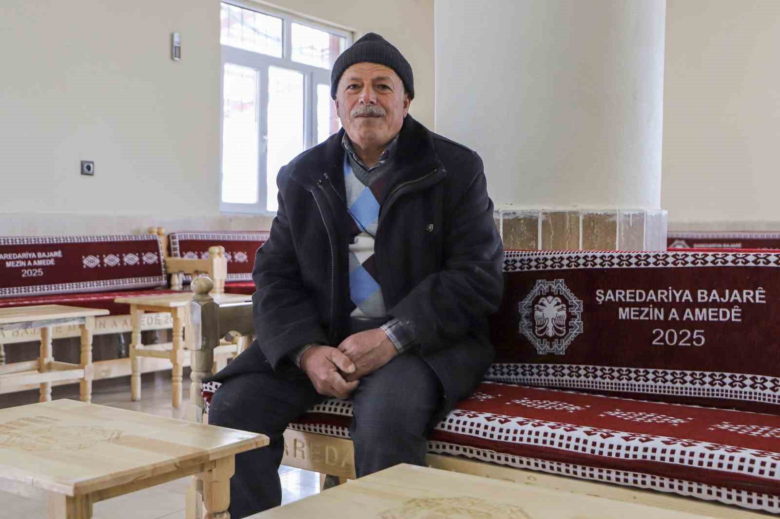 Diyarbakır’da taziye evlerine 732 sedir ve bin 464 sehpa ücretsiz dağıtıldı
Diyarbakır’da taziye evlerine 732 sedir ve bin 464 sehpa ücretsiz dağıtıldı