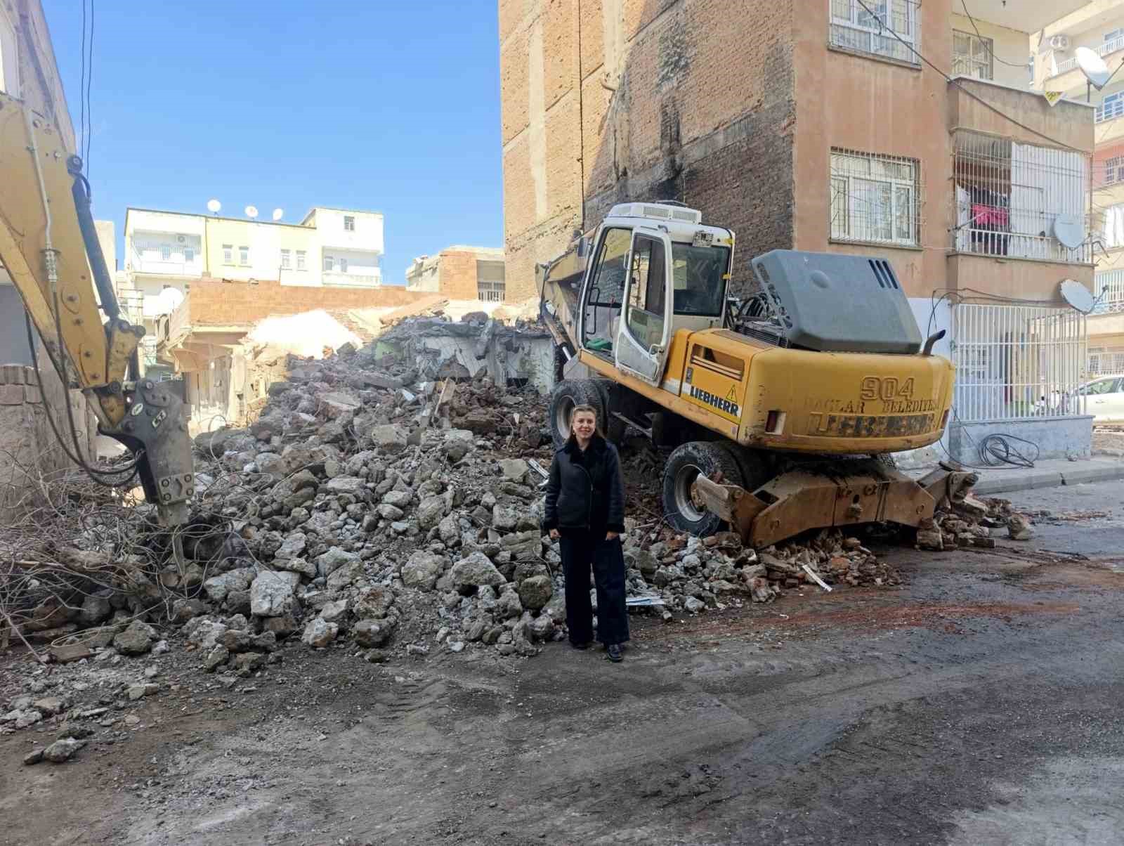 Diyarbakır’da tehlike saçan metruk yapılar yıkılıyor
