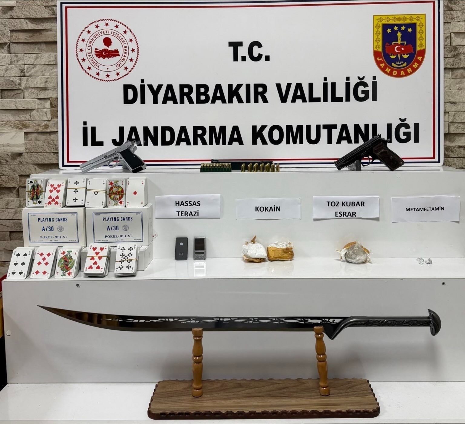 Diyarbakır’da uyuşturucu operasyonu: 6 gözaltı

