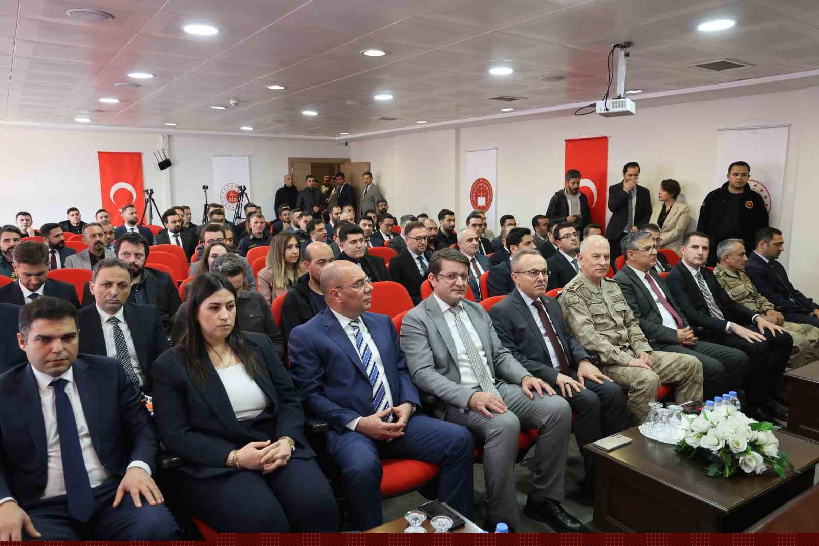 Diyarbakır’da ‘yasa dışı bahis ve sanal kumarla’ mücadelede hukuki süreç ele alındı
