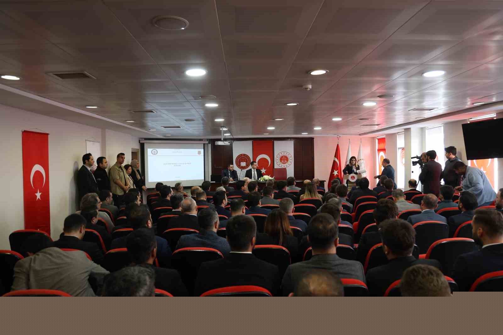 Diyarbakır’da ‘yasa dışı bahis ve sanal kumarla’ mücadelede hukuki süreç ele alındı
