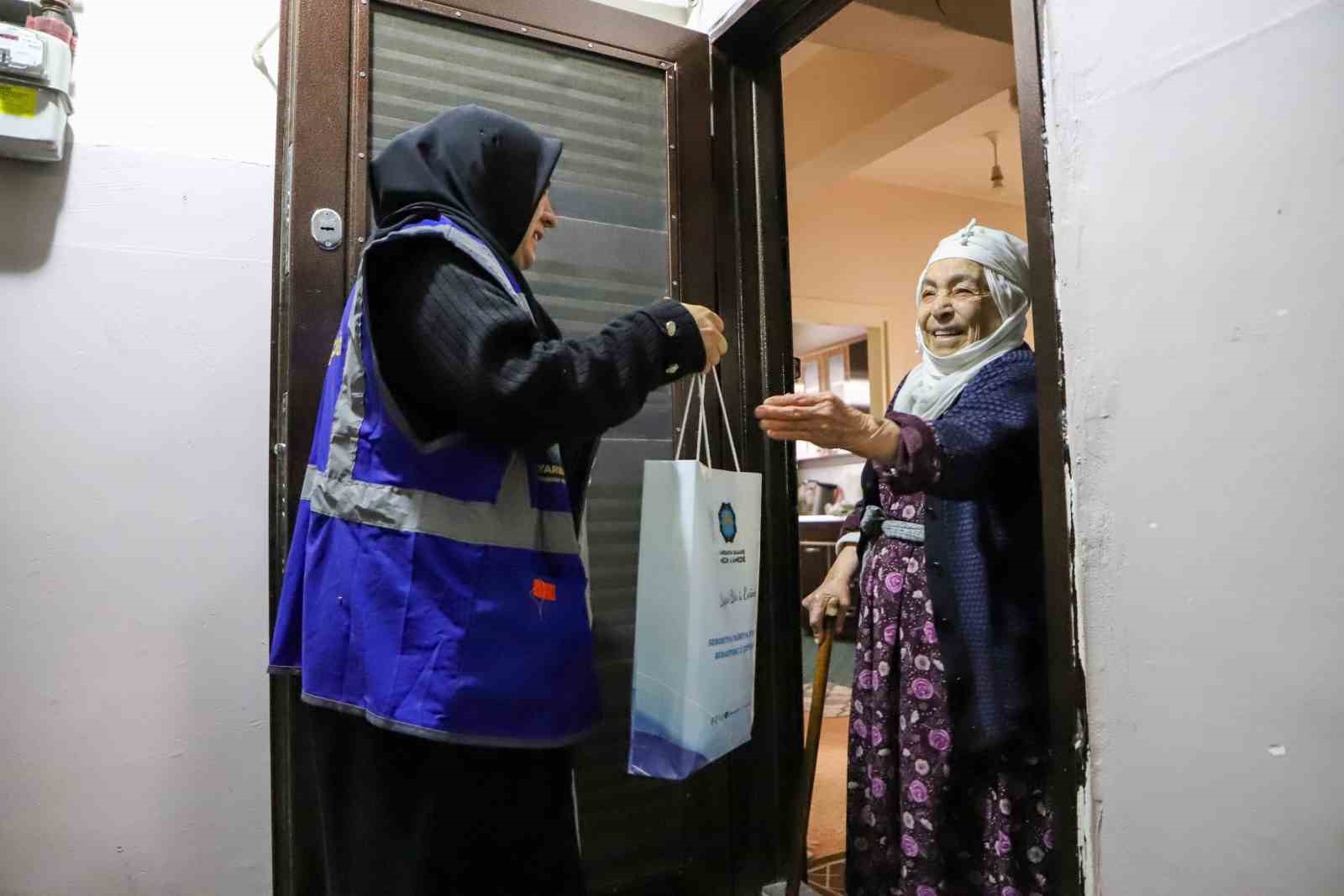 Diyarbakır’da yaşlılara dayanışma ziyareti
Diyarbakır’da yaşlılara dayanışma ziyareti