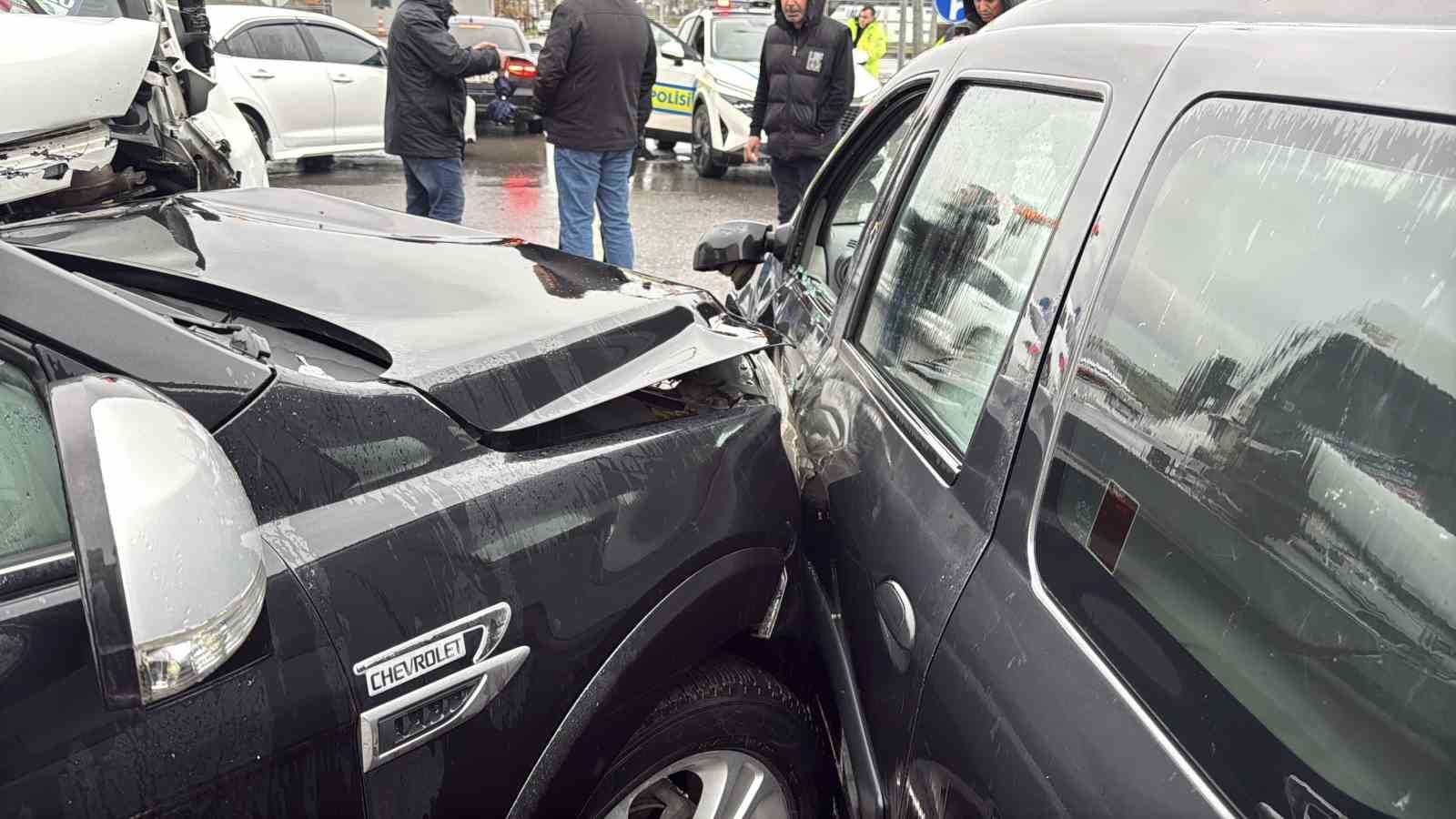 Diyarbakır’da zincirleme trafik kazası: 4 yaralı
