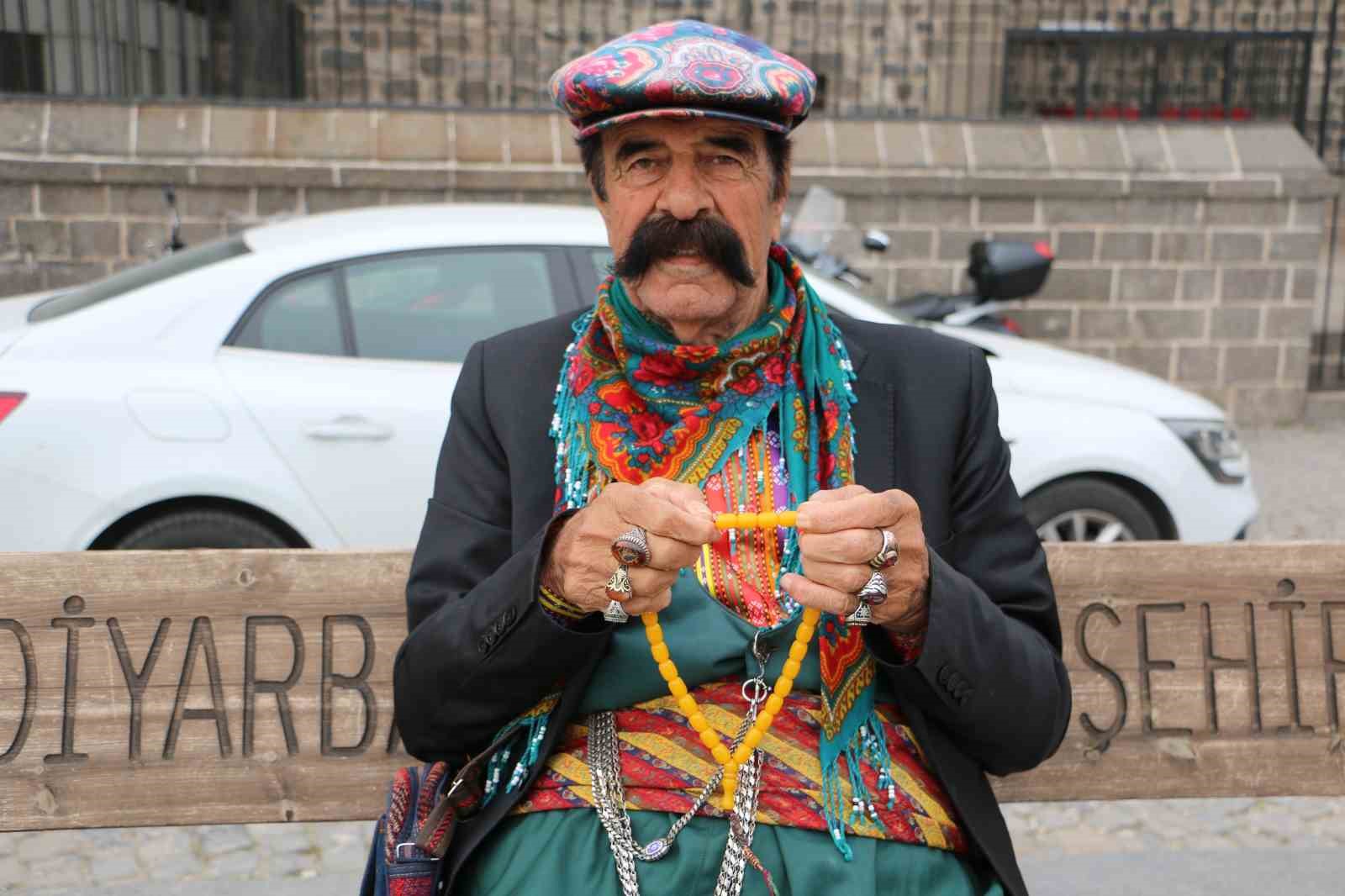 Diyarbakır’ın "Kemal Dayısı" düğünleri özlüyor
Diyarbakır’ın "Kemal Dayısı" düğünleri özlüyor