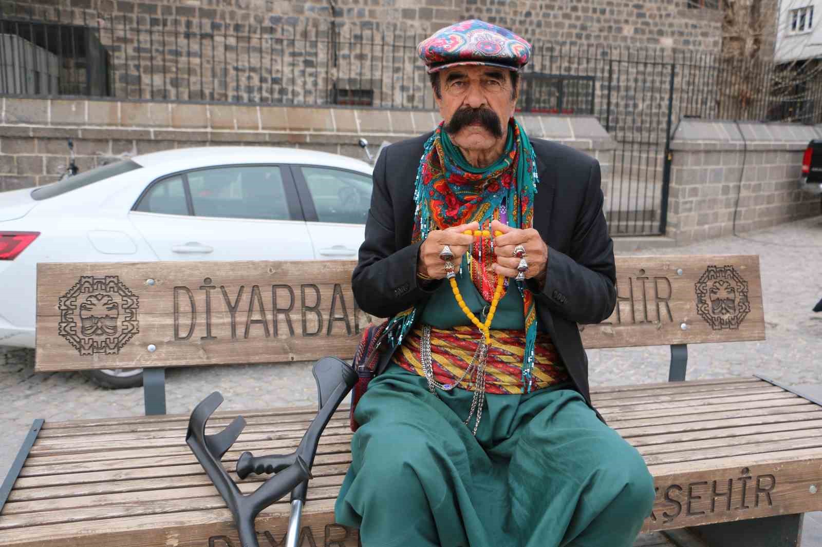 Diyarbakır’ın "Kemal Dayısı" düğünleri özlüyor
Diyarbakır’ın "Kemal Dayısı" düğünleri özlüyor