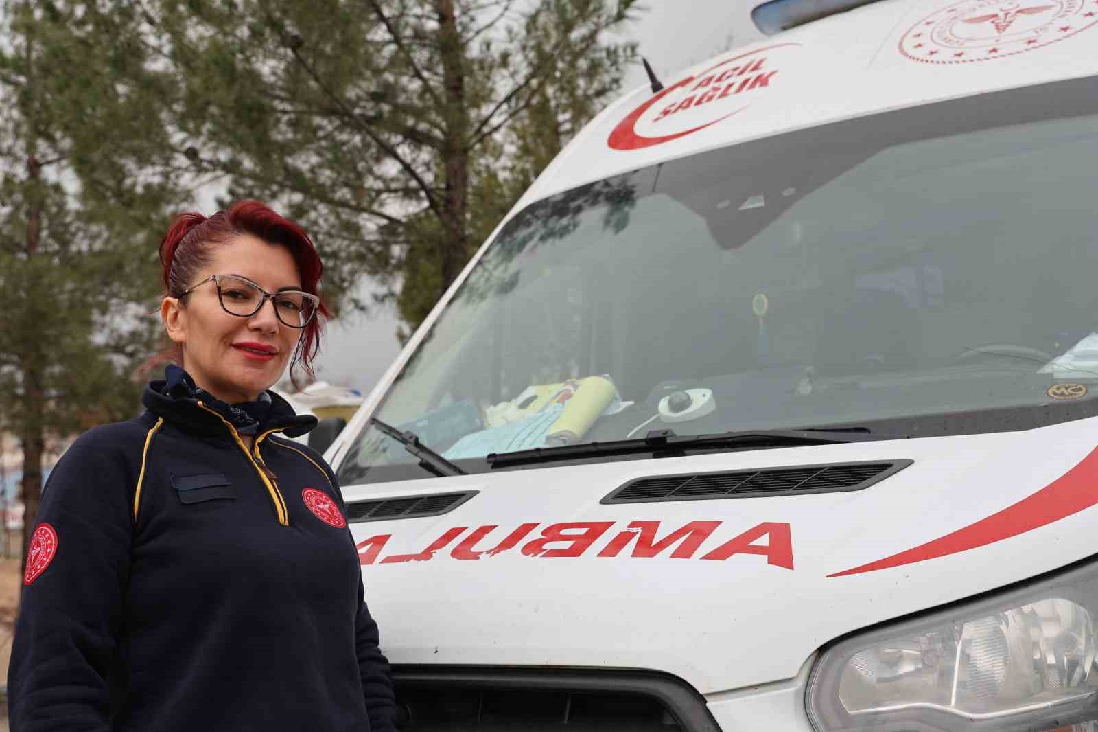 Diyarbakır’ın tek kadın ambulans şoförü 5 yıldır hayat kurtarmak için zamanla yarışıyor
