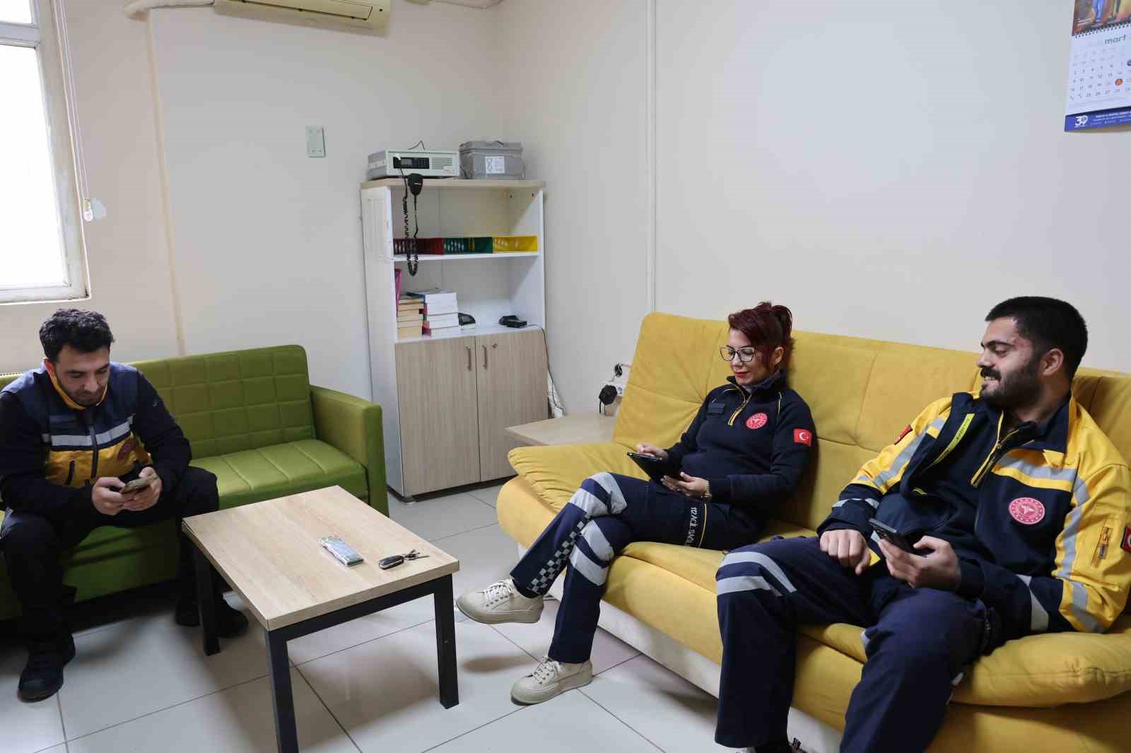 Diyarbakır’ın tek kadın ambulans şoförü 5 yıldır hayat kurtarmak için zamanla yarışıyor
