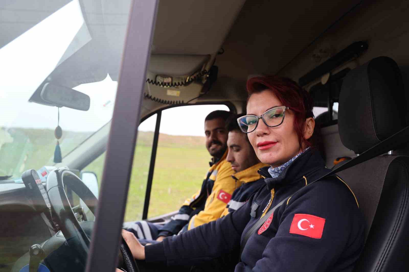 Diyarbakır’ın tek kadın ambulans şoförü 5 yıldır hayat kurtarmak için zamanla yarışıyor
