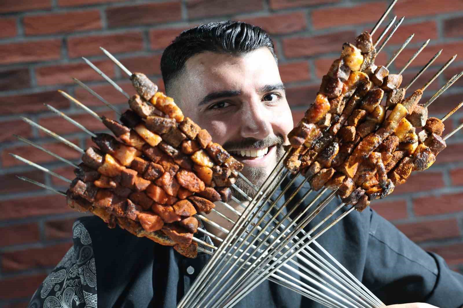 Diyarbakır’ın tescilli ciğer kebabı Ramazanda da iftar ve sahurda tüketiliyor
Diyarbakır’ın tescilli ciğer kebabı Ramazanda da iftar ve sahurda tüketiliyor