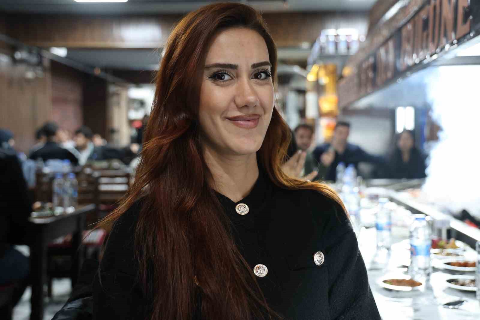 Diyarbakır’ın tescilli ciğer kebabı Ramazanda da iftar ve sahurda tüketiliyor
Diyarbakır’ın tescilli ciğer kebabı Ramazanda da iftar ve sahurda tüketiliyor