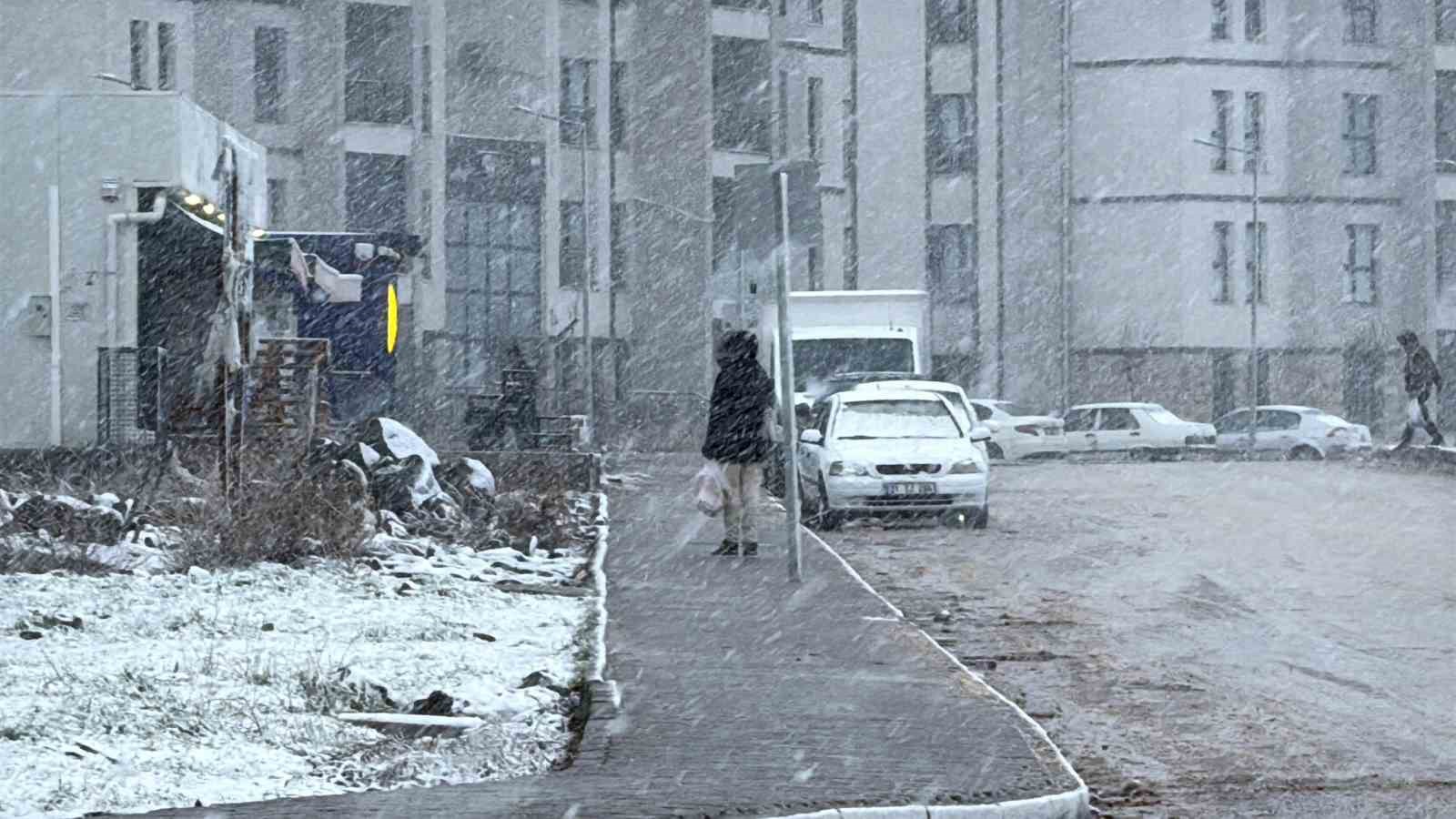 Diyarbakır’ın yüksek kesimlerinde kar yağışı
