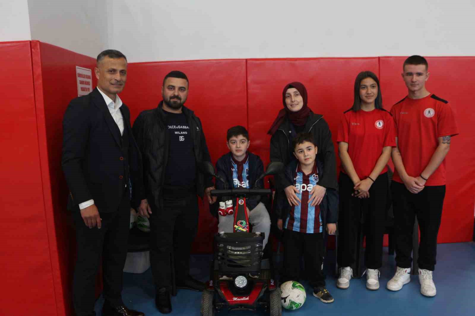 DMD hastası Berkay ve Eren kardeşlere Futsal Turnuvası ile umut oldular
