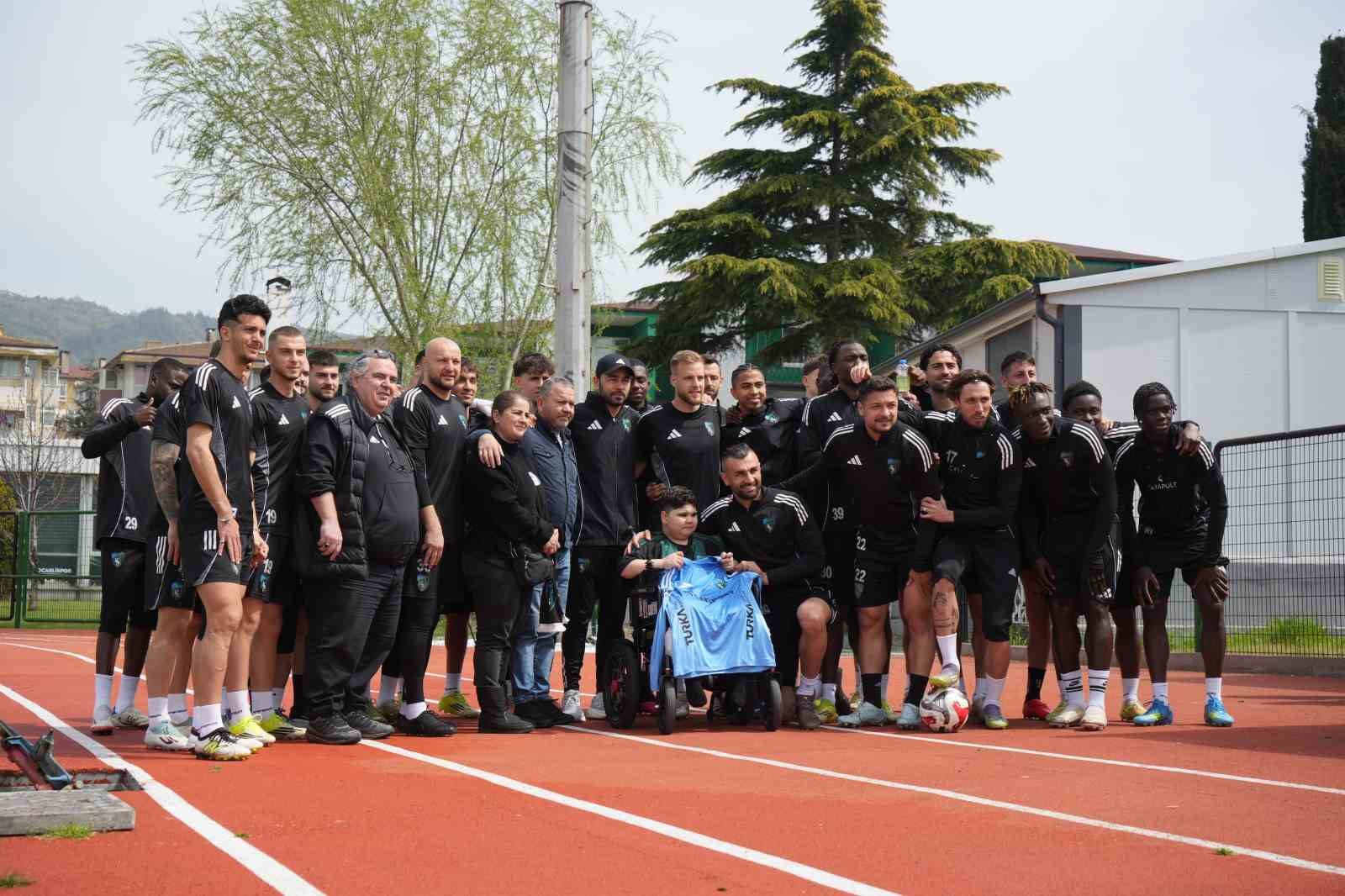 DMD hastası Eray’ın Kocaelispor antrenmanı heyecanı
