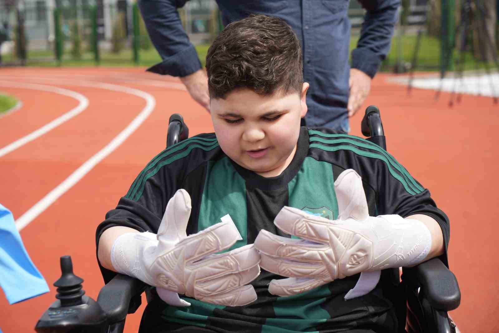 DMD hastası Eray’ın Kocaelispor antrenmanı heyecanı
