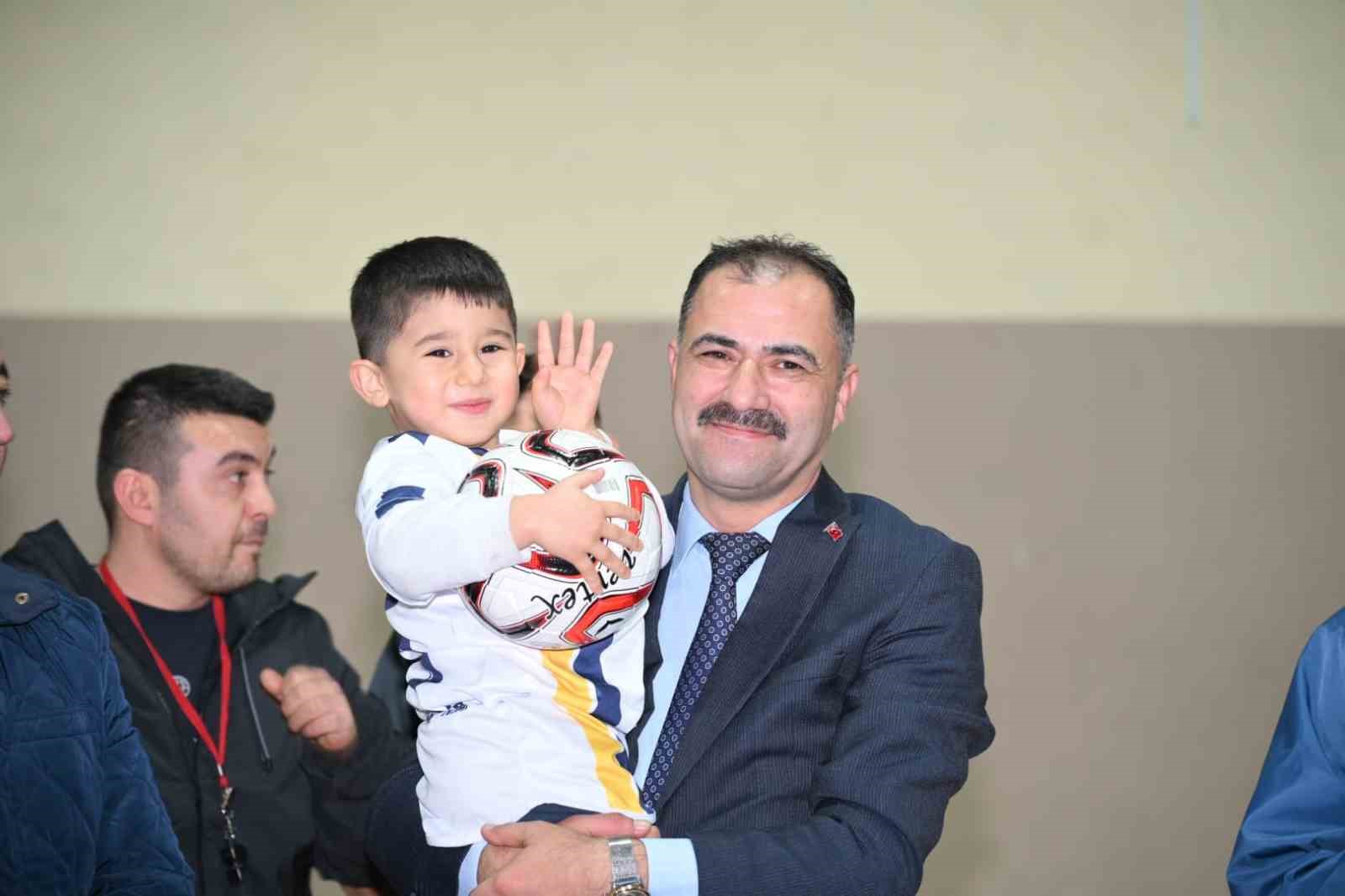 DMD hastası Rahmi Kerem için düzenlenen futsal turnuvası başladı
DMD hastası Rahmi Kerem için düzenlenen futsal turnuvası başladı