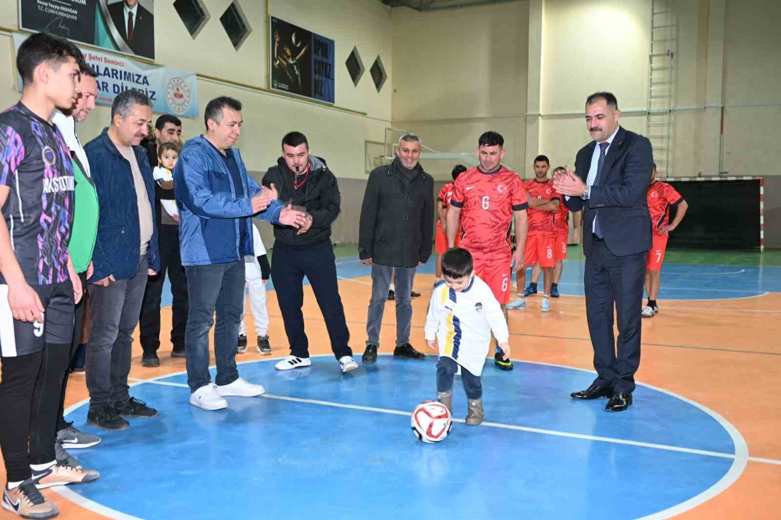 DMD hastası Rahmi Kerem için düzenlenen futsal turnuvası başladı
DMD hastası Rahmi Kerem için düzenlenen futsal turnuvası başladı