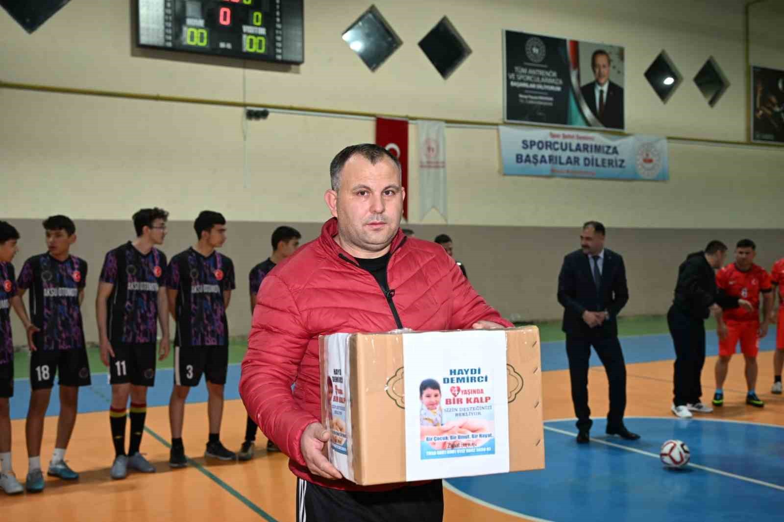 DMD hastası Rahmi Kerem için düzenlenen futsal turnuvası başladı
DMD hastası Rahmi Kerem için düzenlenen futsal turnuvası başladı