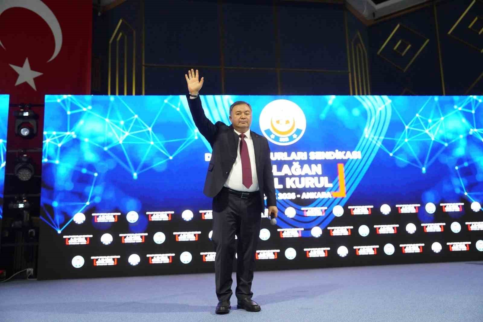 DMS Genel Başkanı Cengiz: "Genel yetkiyi alarak memurun gerçek sesini o masaya yumruk gibi vuracağız"
DMS Genel Başkanı Cengiz: "Genel yetkiyi alarak memurun gerçek sesini o masaya yumruk gibi vuracağız"