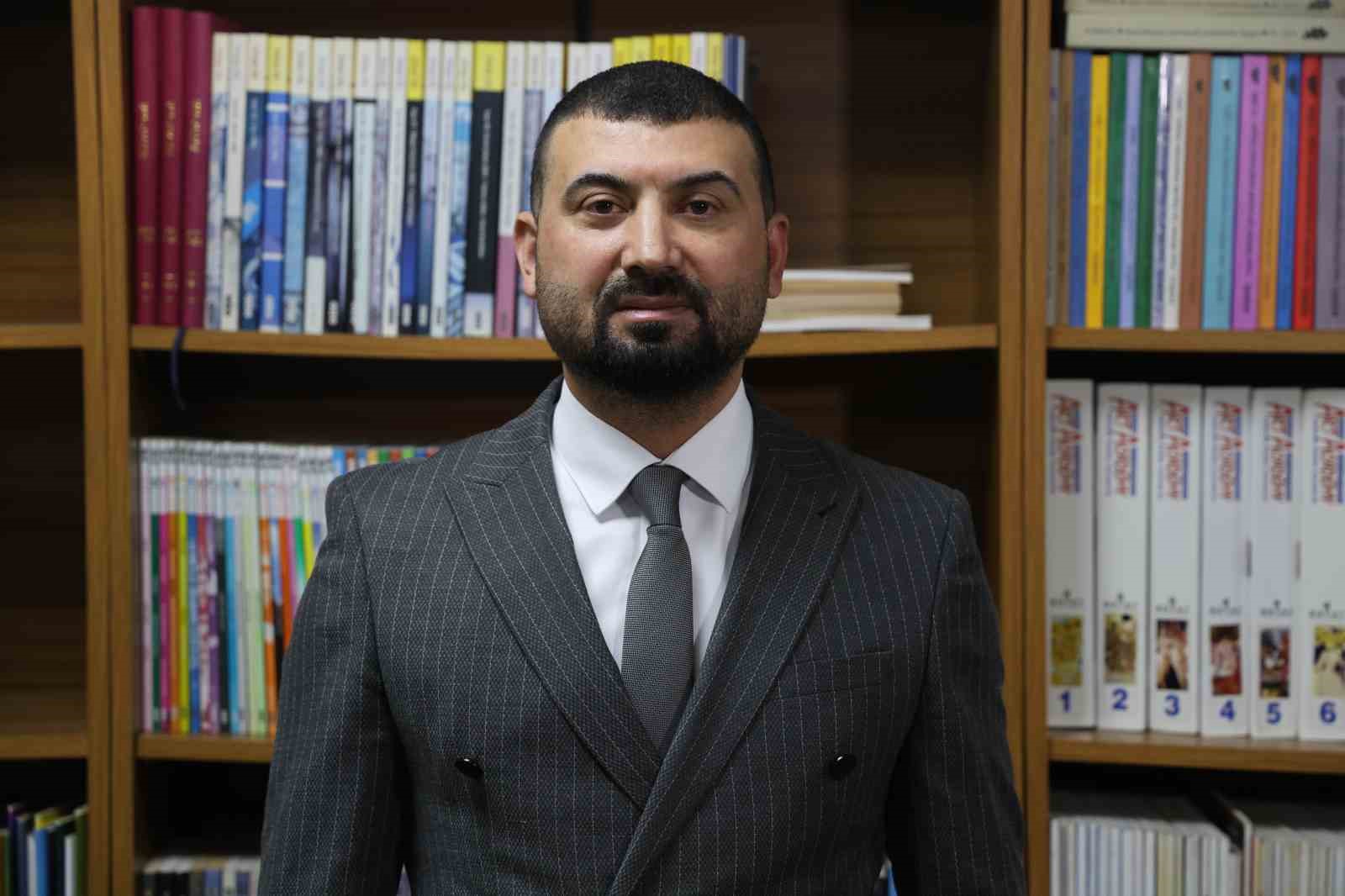 Doç. Dr. Berat Akıncı: "Yeni kurulacak düzende hiçbir şey eskisi gibi olmayacak"
